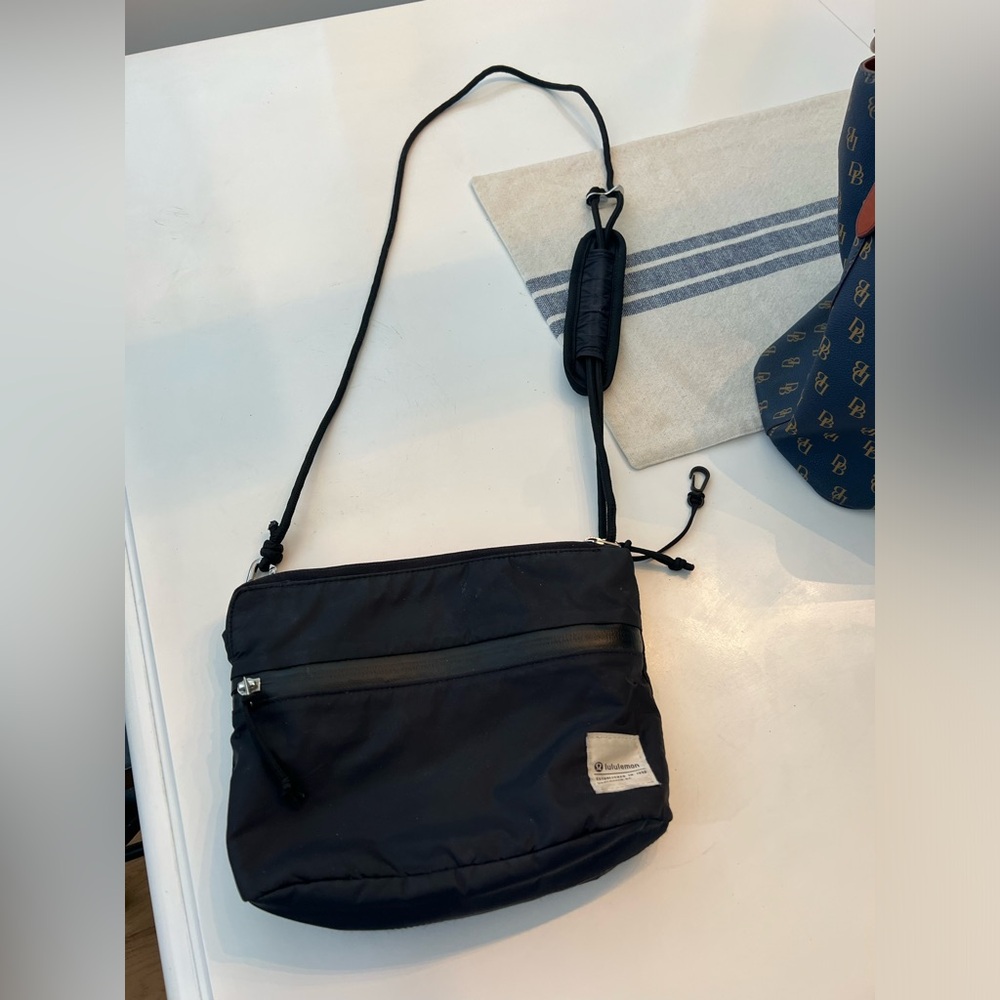 Lululemon nylon crossbody